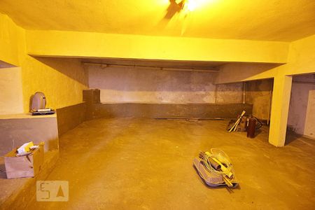 Casa à venda com 340m², 4 quartos e 4 vagasPorão 2