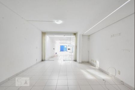 Casa à venda com 360m², 3 quartos e 6 vagasSala 01