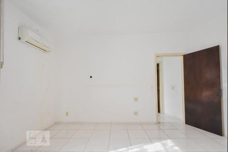 Casa à venda com 360m², 3 quartos e 6 vagasSuíte 01