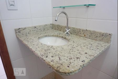 Casa à venda com 65m², 2 quartos e 4 vagasBanheiro da Suíte 2