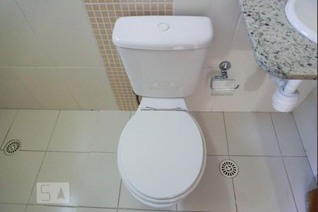 Casa à venda com 65m², 2 quartos e 4 vagasBanheiro da Suíte 1