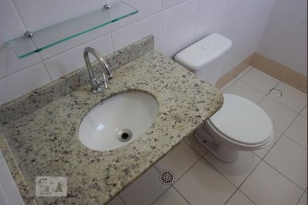 Casa à venda com 65m², 2 quartos e 4 vagasBanheiro da Suíte 2
