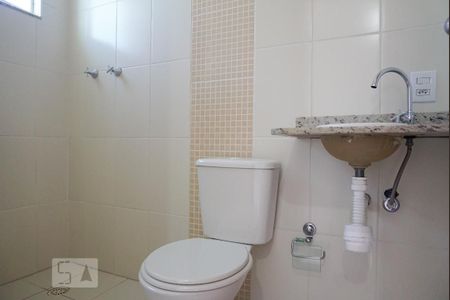 Casa à venda com 65m², 2 quartos e 4 vagasBanheiro da Suíte 1