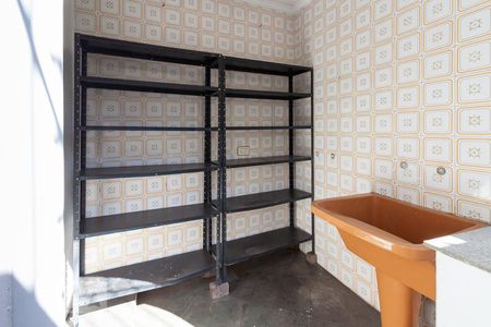 Casa à venda com 270m², 5 quartos e 2 vagas Casa à venda com 270m², 5 quartos e 2 vagasÁrea de serviço