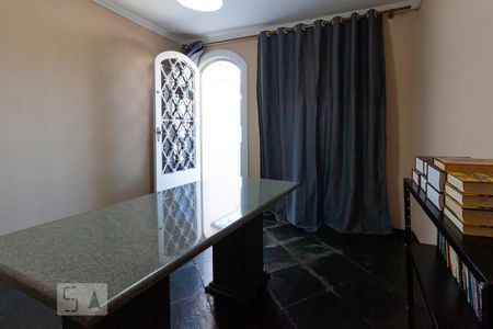 Casa à venda com 270m², 5 quartos e 2 vagas Casa à venda com 270m², 5 quartos e 2 vagasQuarto