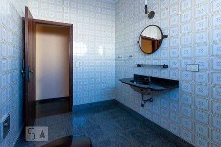 Casa à venda com 270m², 5 quartos e 2 vagas Casa à venda com 270m², 5 quartos e 2 vagasBanheiro