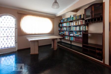 Casa à venda com 270m², 5 quartos e 2 vagas Casa à venda com 270m², 5 quartos e 2 vagasSuíte