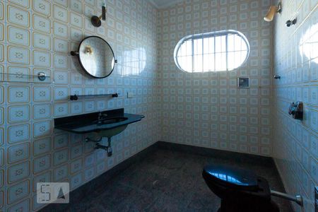 Casa à venda com 270m², 5 quartos e 2 vagas Casa à venda com 270m², 5 quartos e 2 vagasBanheiro