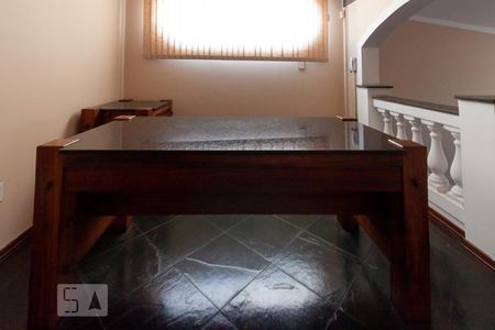 Casa à venda com 270m², 5 quartos e 2 vagas Casa à venda com 270m², 5 quartos e 2 vagasSuíte