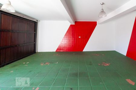 Casa à venda com 270m², 5 quartos e 2 vagas Casa à venda com 270m², 5 quartos e 2 vagasGaragem