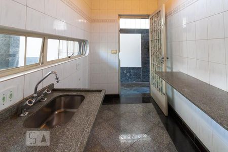 Casa à venda com 270m², 5 quartos e 2 vagas Casa à venda com 270m², 5 quartos e 2 vagasCozinha