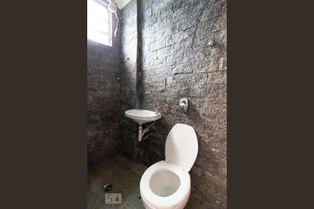 Casa à venda com 270m², 5 quartos e 2 vagas Casa à venda com 270m², 5 quartos e 2 vagasBanheiro de serviço