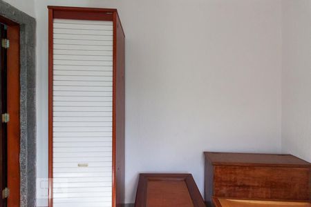 Casa à venda com 270m², 5 quartos e 2 vagas Casa à venda com 270m², 5 quartos e 2 vagasQuarto de serviço