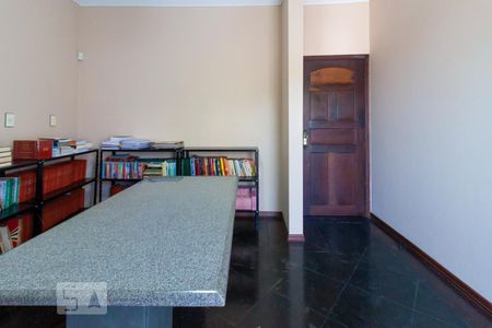 Casa à venda com 270m², 5 quartos e 2 vagas Casa à venda com 270m², 5 quartos e 2 vagasQuarto