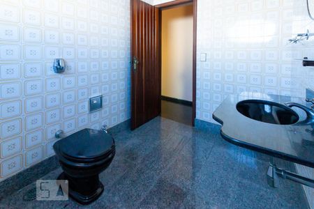 Casa à venda com 270m², 5 quartos e 2 vagas Casa à venda com 270m², 5 quartos e 2 vagasBanheiro