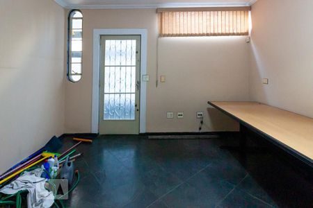 Casa à venda com 270m², 5 quartos e 2 vagas Casa à venda com 270m², 5 quartos e 2 vagasEscritório