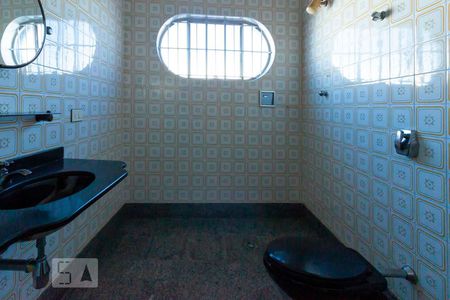 Casa à venda com 270m², 5 quartos e 2 vagas Casa à venda com 270m², 5 quartos e 2 vagasBanheiro