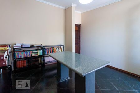 Casa à venda com 270m², 5 quartos e 2 vagas Casa à venda com 270m², 5 quartos e 2 vagasQuarto