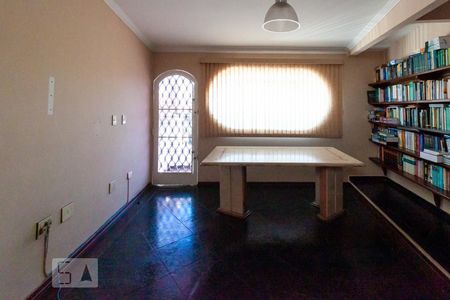 Casa à venda com 270m², 5 quartos e 2 vagas Casa à venda com 270m², 5 quartos e 2 vagasSuíte