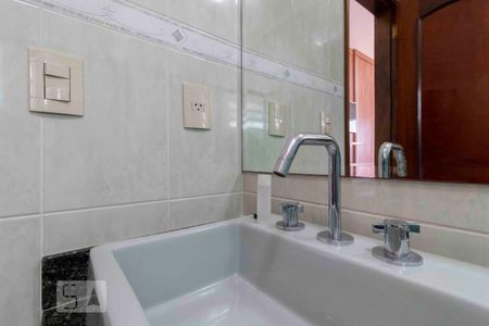 Casa à venda com 295m², 4 quartos e 3 vagasBanheiro da Suíte 2