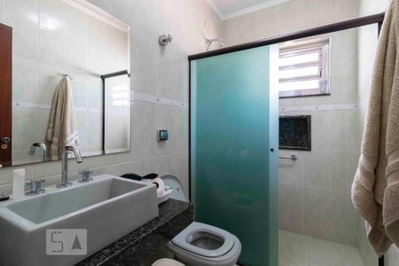 Casa à venda com 295m², 4 quartos e 3 vagasBanheiro da Suíte 2