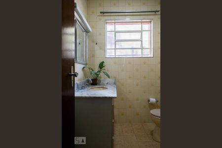 Casa à venda com 250m², 3 quartos e 2 vagas Casa à venda com 250m², 3 quartos e 2 vagasBANHEIRO