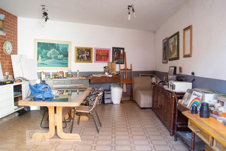 Casa à venda com 250m², 3 quartos e 2 vagas Casa à venda com 250m², 3 quartos e 2 vagasSALÃO FUNDOS