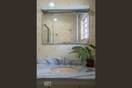 Casa à venda com 250m², 3 quartos e 2 vagas Casa à venda com 250m², 3 quartos e 2 vagasBANHEIRO