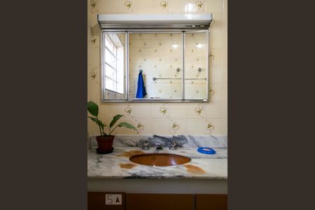 Casa à venda com 250m², 3 quartos e 2 vagas Casa à venda com 250m², 3 quartos e 2 vagasBANHEIRO SUITE