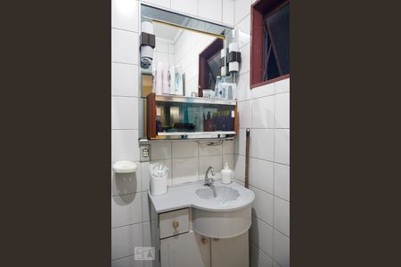 Casa de condomínio à venda com 150m², 5 quartos e 1 vaga Casa de condomínio à venda com 150m², 5 quartos e 1 vagaCasa 1 - Banheiro Social