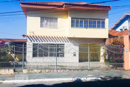Casa à venda com 250m², 5 quartos e 4 vagas Casa à venda com 250m², 5 quartos e 4 vagasFachada