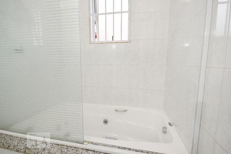 Casa à venda com 200m², 4 quartos e 2 vagasBanheira