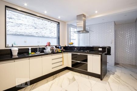 Casa à venda com 250m², 3 quartos e 5 vagas Casa à venda com 250m², 3 quartos e 5 vagasCozinha