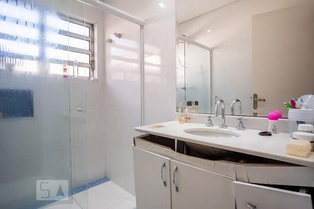 Casa à venda com 250m², 3 quartos e 5 vagas Casa à venda com 250m², 3 quartos e 5 vagasBanheiro da Suíte 1