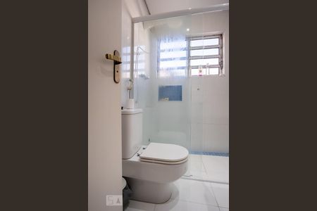 Casa à venda com 250m², 3 quartos e 5 vagas Casa à venda com 250m², 3 quartos e 5 vagasBanheiro da Suíte 1