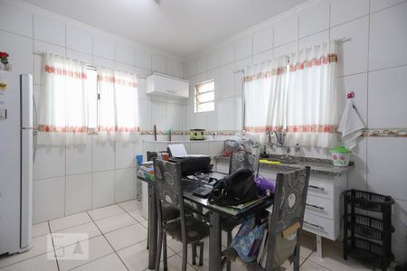 Casa à venda com 250m², 3 quartos e 6 vagas Casa à venda com 250m², 3 quartos e 6 vagasCozinha