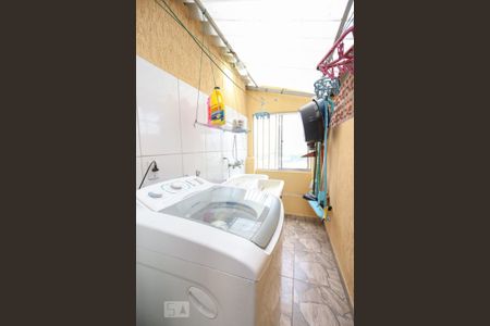 Casa à venda com 250m², 3 quartos e 6 vagas Casa à venda com 250m², 3 quartos e 6 vagasLavanderia