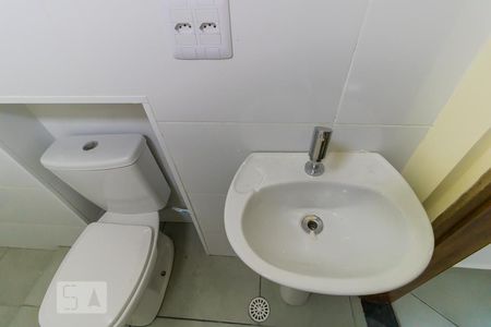 Detalhe banheiro de casa para alugar com 1 quarto, 40m² em Vila Ré, São Paulo