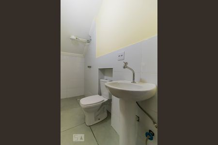 Banheiro de casa para alugar com 1 quarto, 40m² em Vila Ré, São Paulo