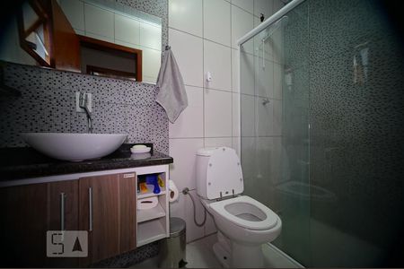 Casa à venda com 120m², 4 quartos e 2 vagasBanheiro