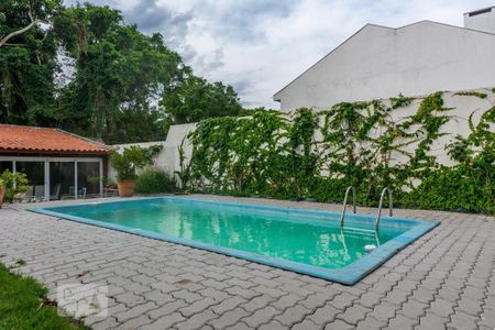 Casa à venda com 270m², 2 quartos e 4 vagasPiscina