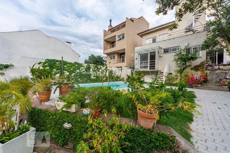 Casa à venda com 270m², 2 quartos e 4 vagasFachada