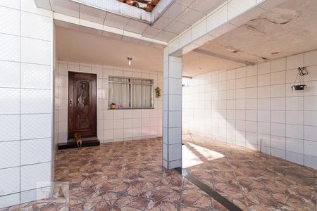 Casa à venda com 70m², 2 quartos e 2 vagasGaragem e quintal