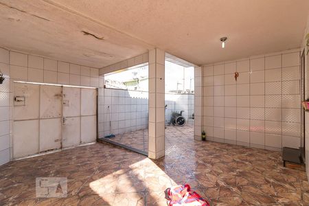 Casa à venda com 70m², 2 quartos e 2 vagasGaragem e quintal