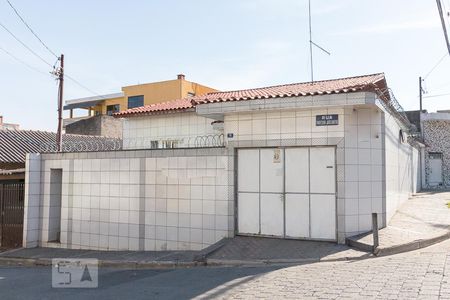 Casa à venda com 70m², 2 quartos e 2 vagasFachada da casa