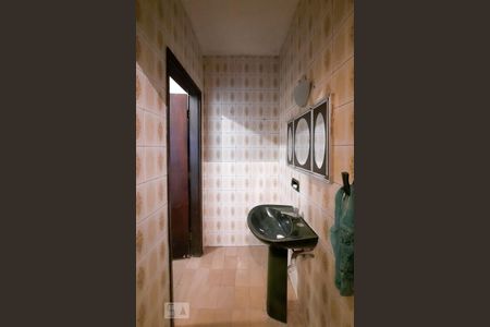 Casa à venda com 200m², 3 quartos e 2 vagasBanheiro 