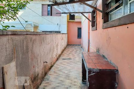 Casa à venda com 200m², 3 quartos e 2 vagasCorredor