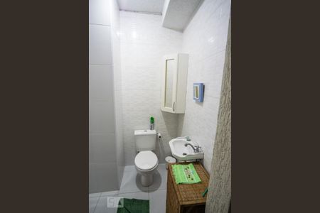 Casa à venda com 500m², 7 quartos e 8 vagas Casa à venda com 500m², 7 quartos e 8 vagasBanheiro da Suíte Casa Fundos