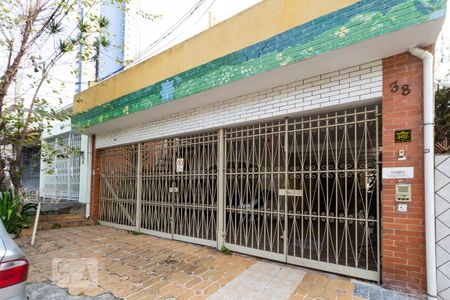 Casa à venda com 550m², 8 quartos e 3 vagas Casa à venda com 550m², 8 quartos e 3 vagasFachada