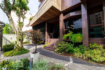 Apartamento à venda com 481m², 4 quartos e 3 vagas Apartamento à venda com 481m², 4 quartos e 3 vagasEntrada